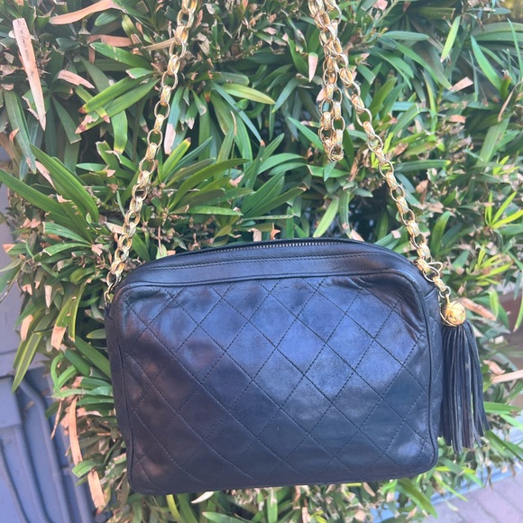 Authentic Chanel CC black lambskin quilted diagonal run lock flap camera bag - Picture 3 of 16